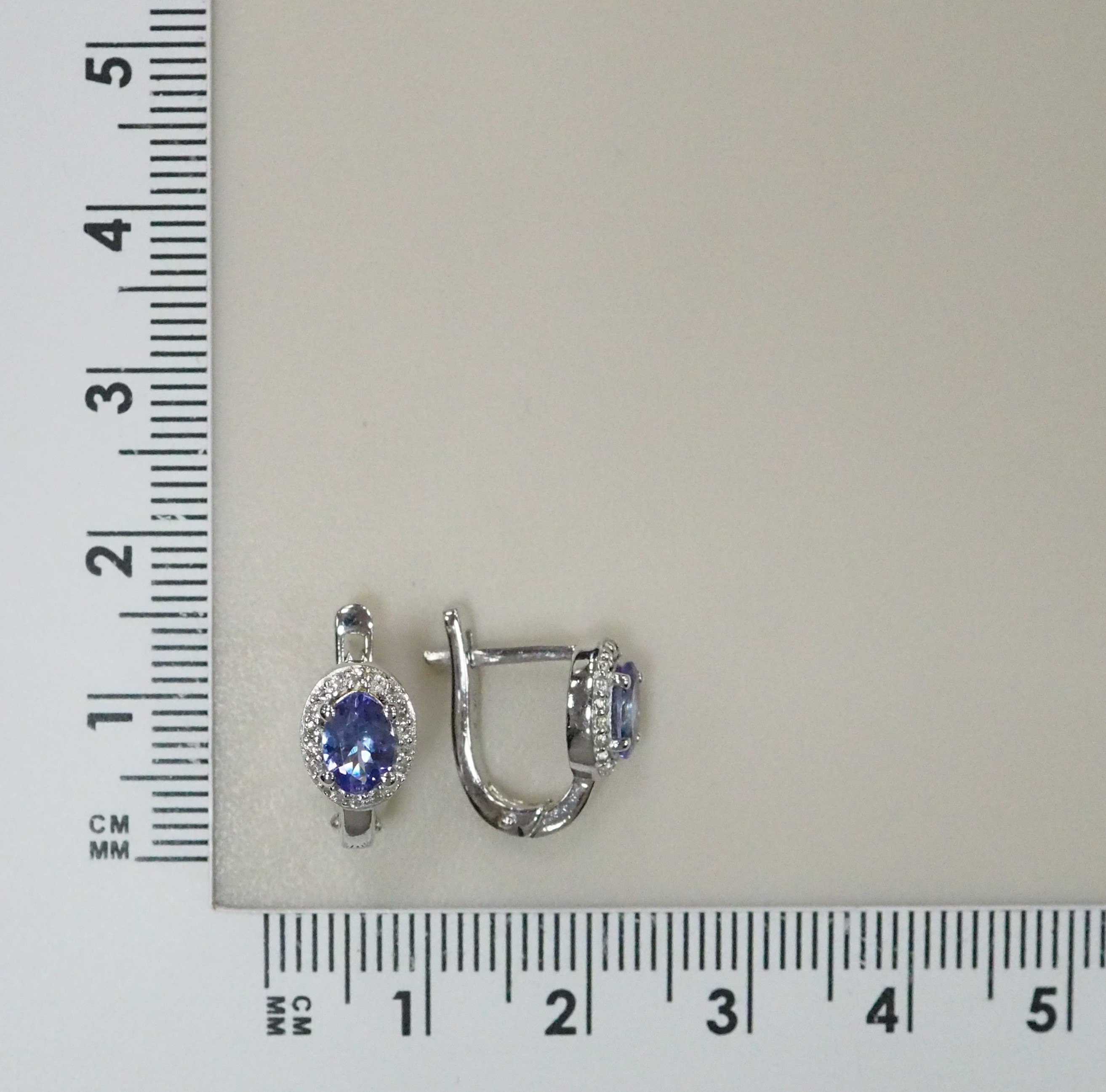 Серебряные серьги с танзанитами